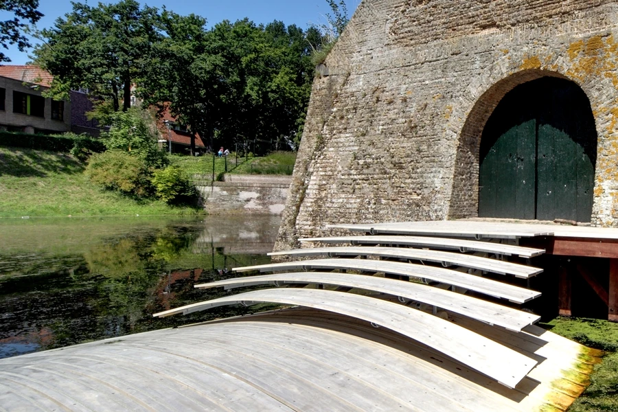 The structure is designed to be easily disassembled and recycled