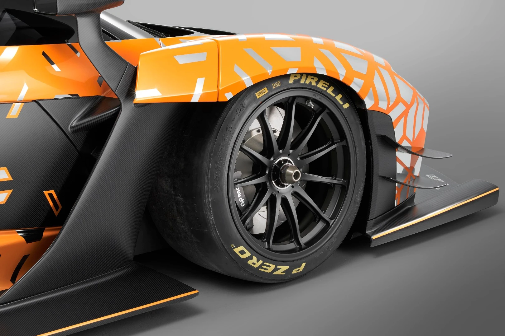 The "clip-on" front fenders make it simple to revise the bodywork on the McLaren Senna GTR so that different wheel designs and tires can be added