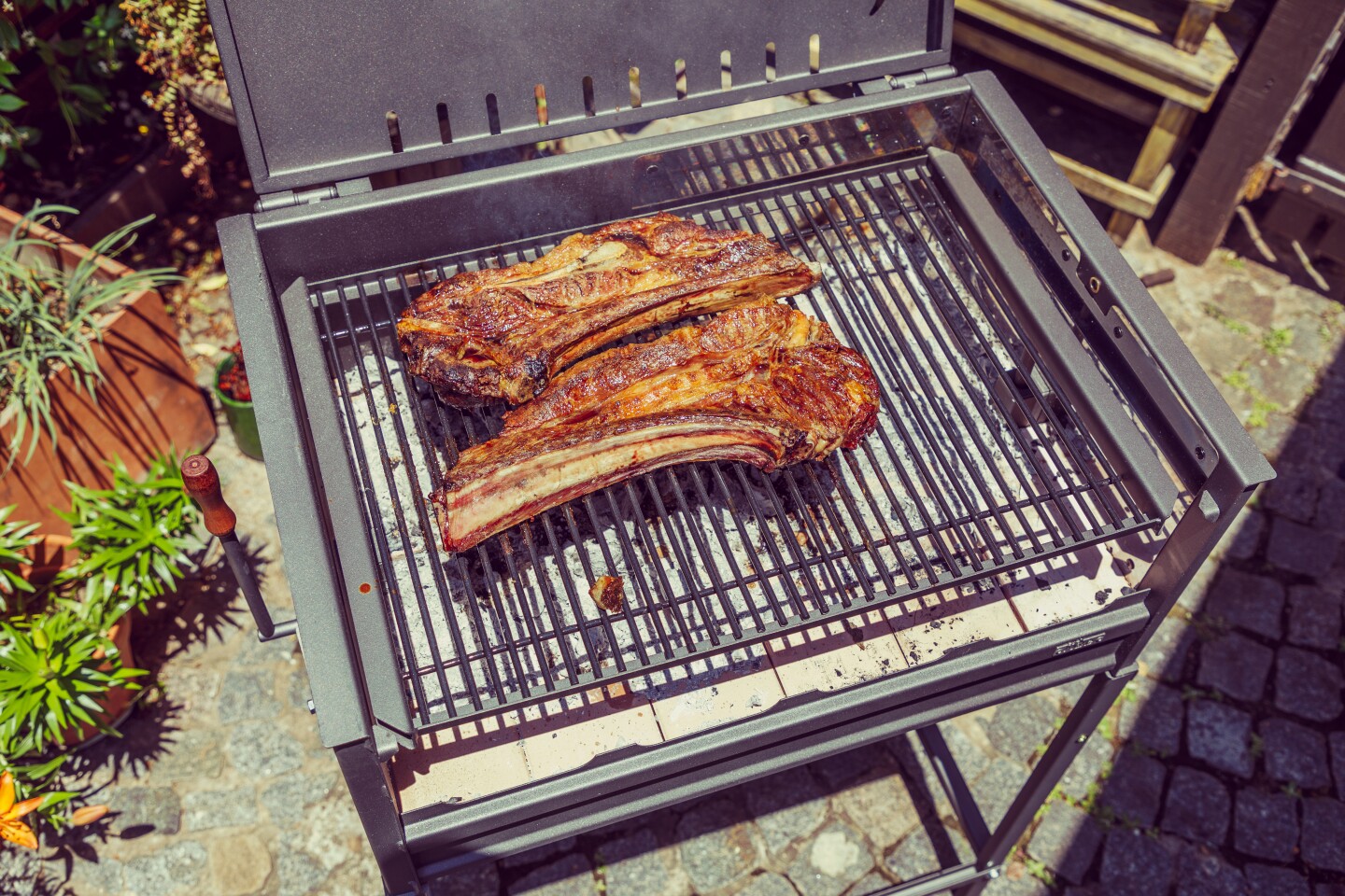 Pampa Brings Argentinian Style Grilling To Impromptu Backyard Bbqs