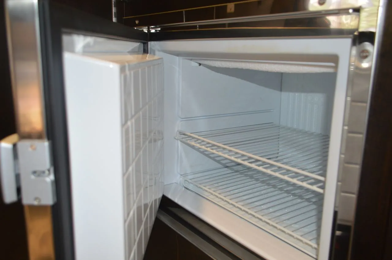 The EarthRoamer XV-LT includes a 12-volt DC compressor fridge/freezer