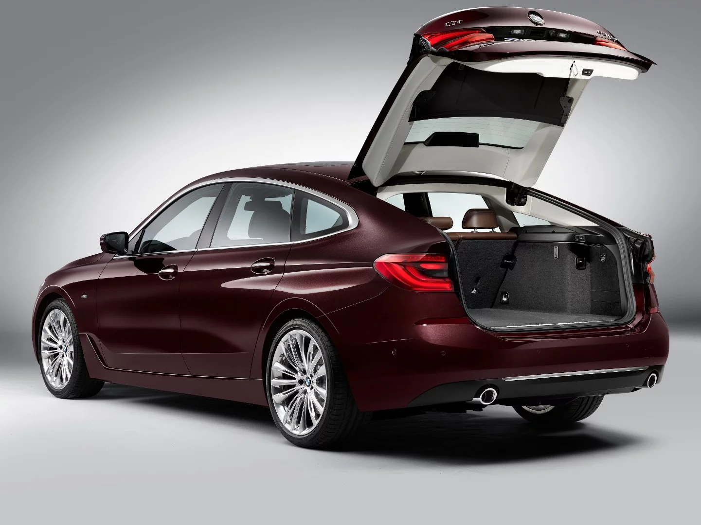 The hatchback on the 6 Series Gran Turismo is huge, and reveals a 610 liter boot