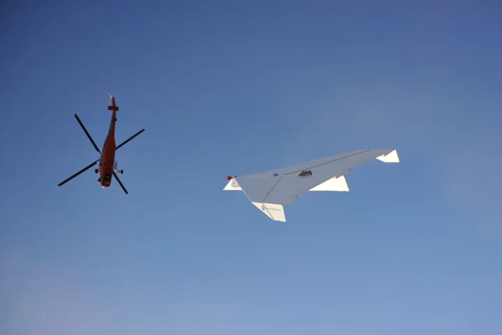 Arturo’s Desert Eagle, being air-lifted to its release altitude