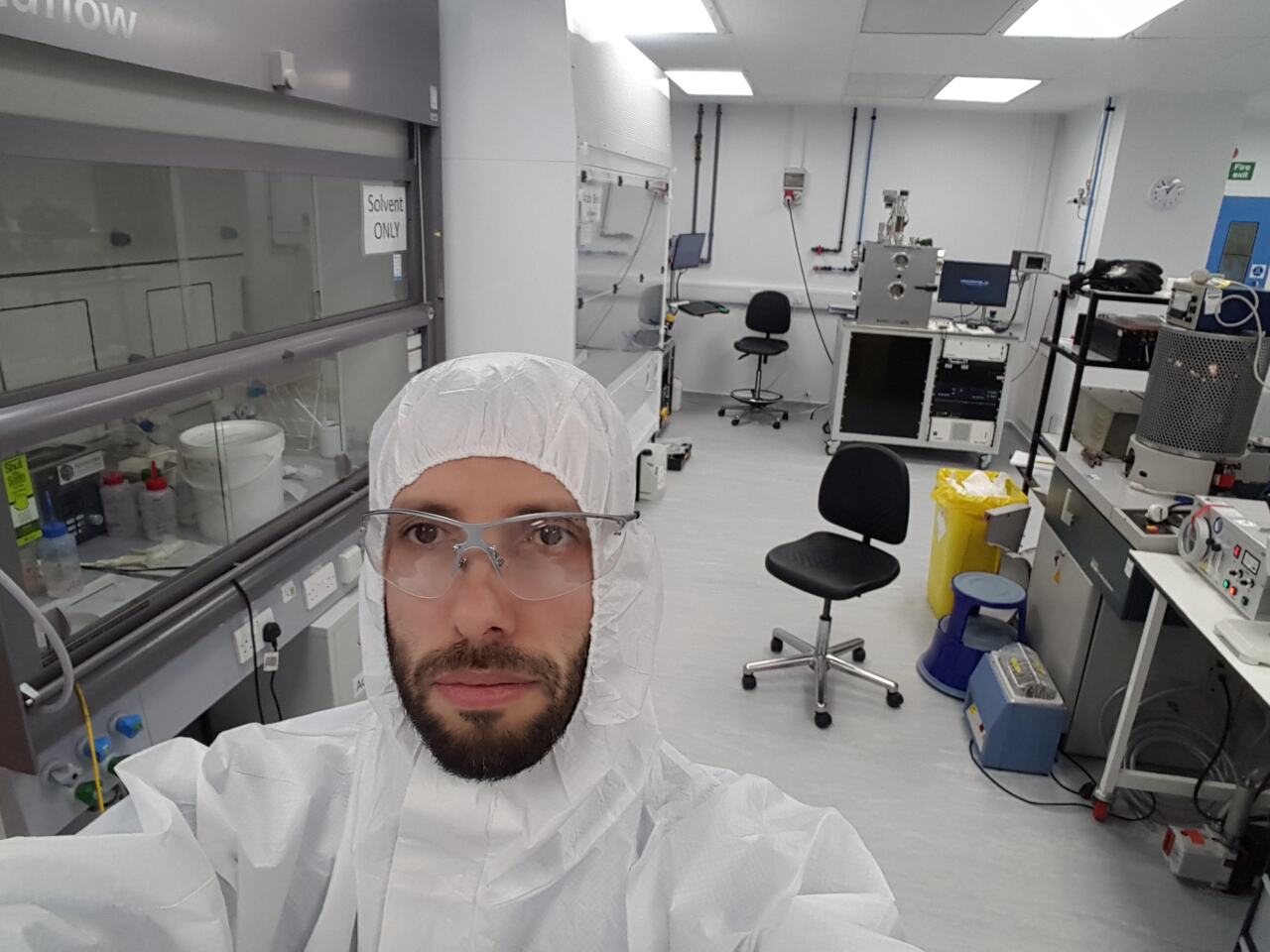 Arkenlight's Dr. Hugo Dominguez in the active materials lab working on the C14 diamond betabattery