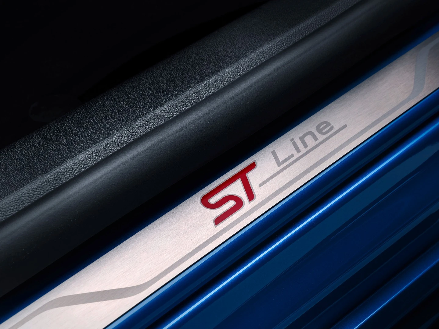 Ford Focus ST-Line: kick plates
