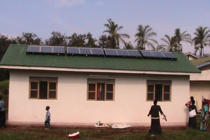 The team first installed the systems at hospitals in Kambuga and Jinja, where it was used to successfully treat a group of 28 children suffering from pneumonia