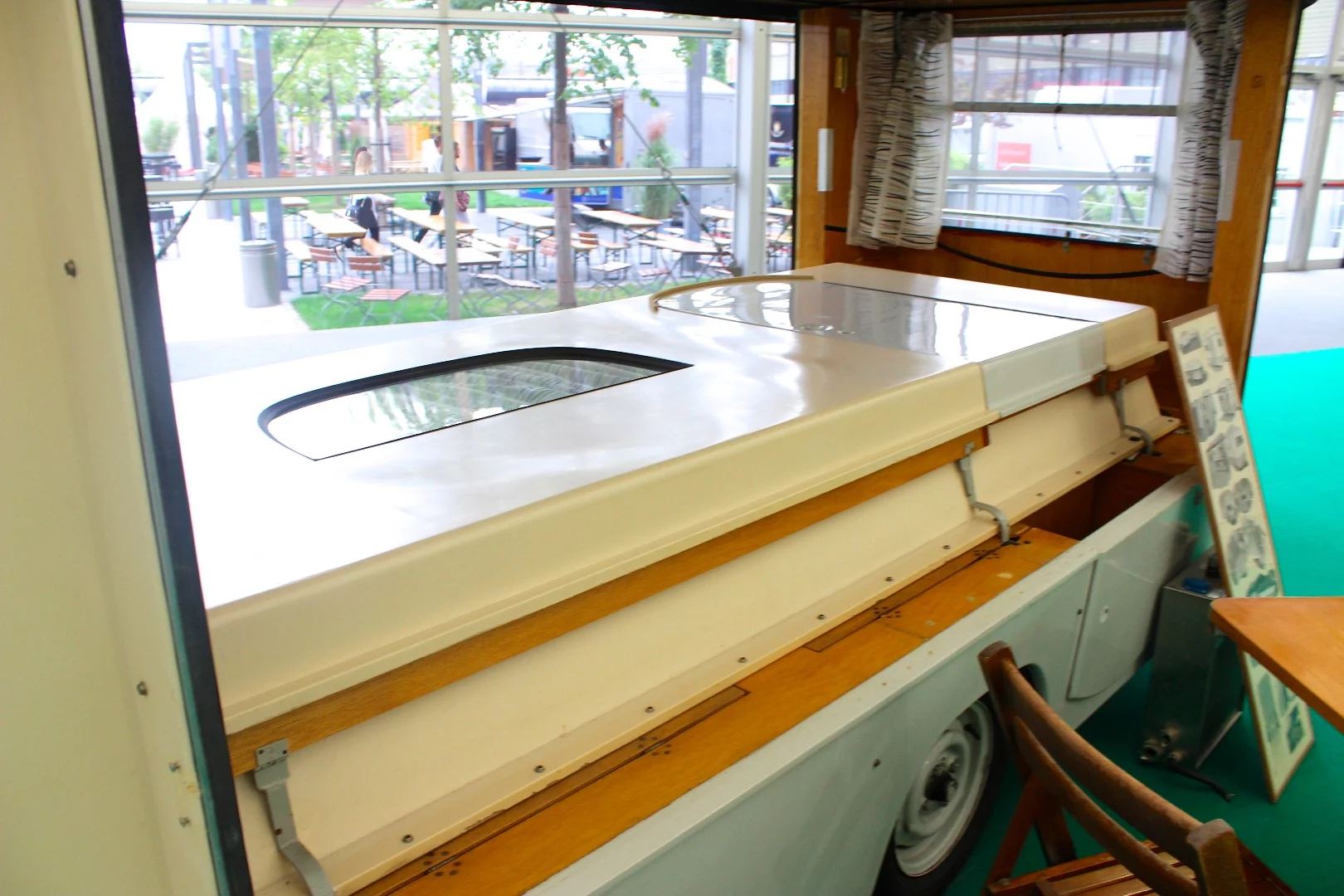 It appears the FaWoBoo folds out into a more complete home on wheels