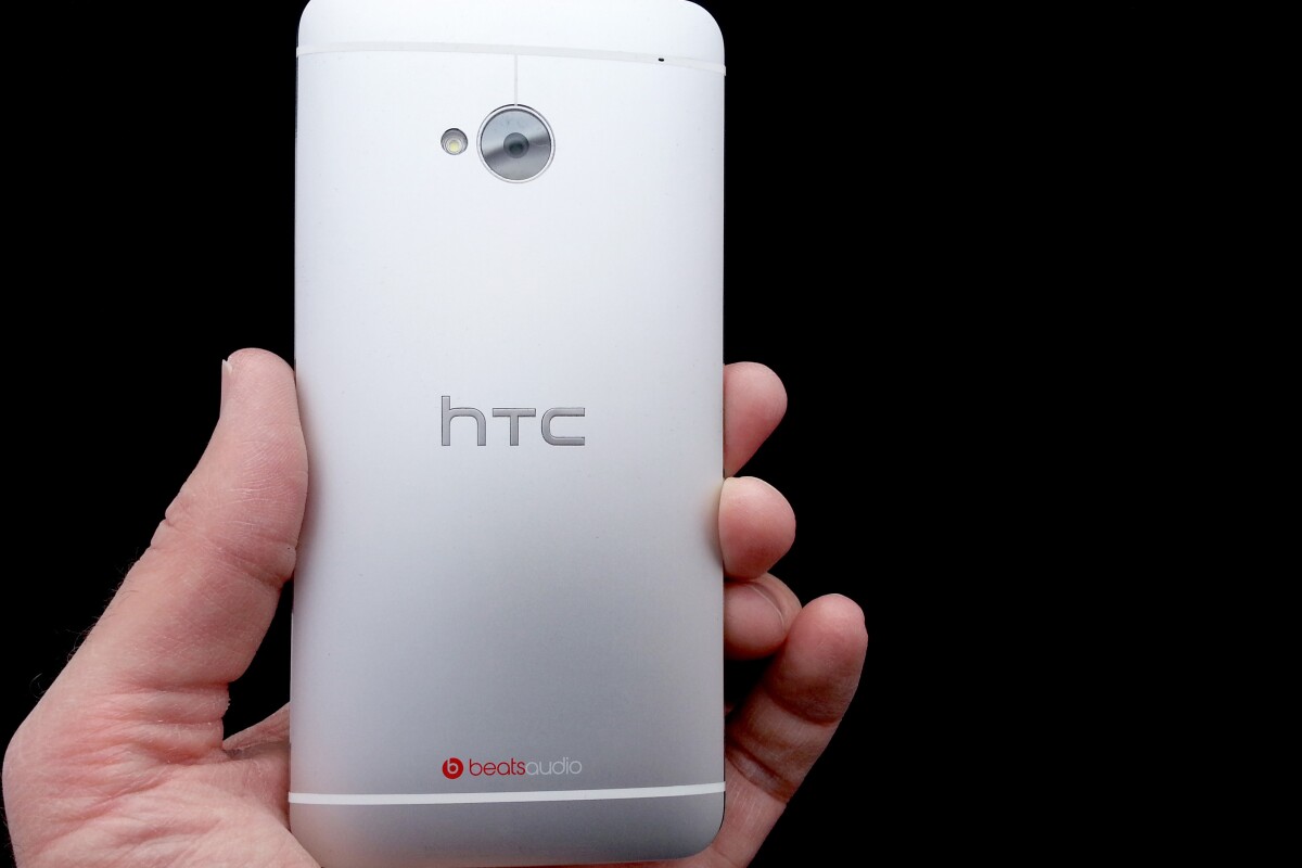 Gizmag reviews one of the top smartphones of 2013, the HTC One