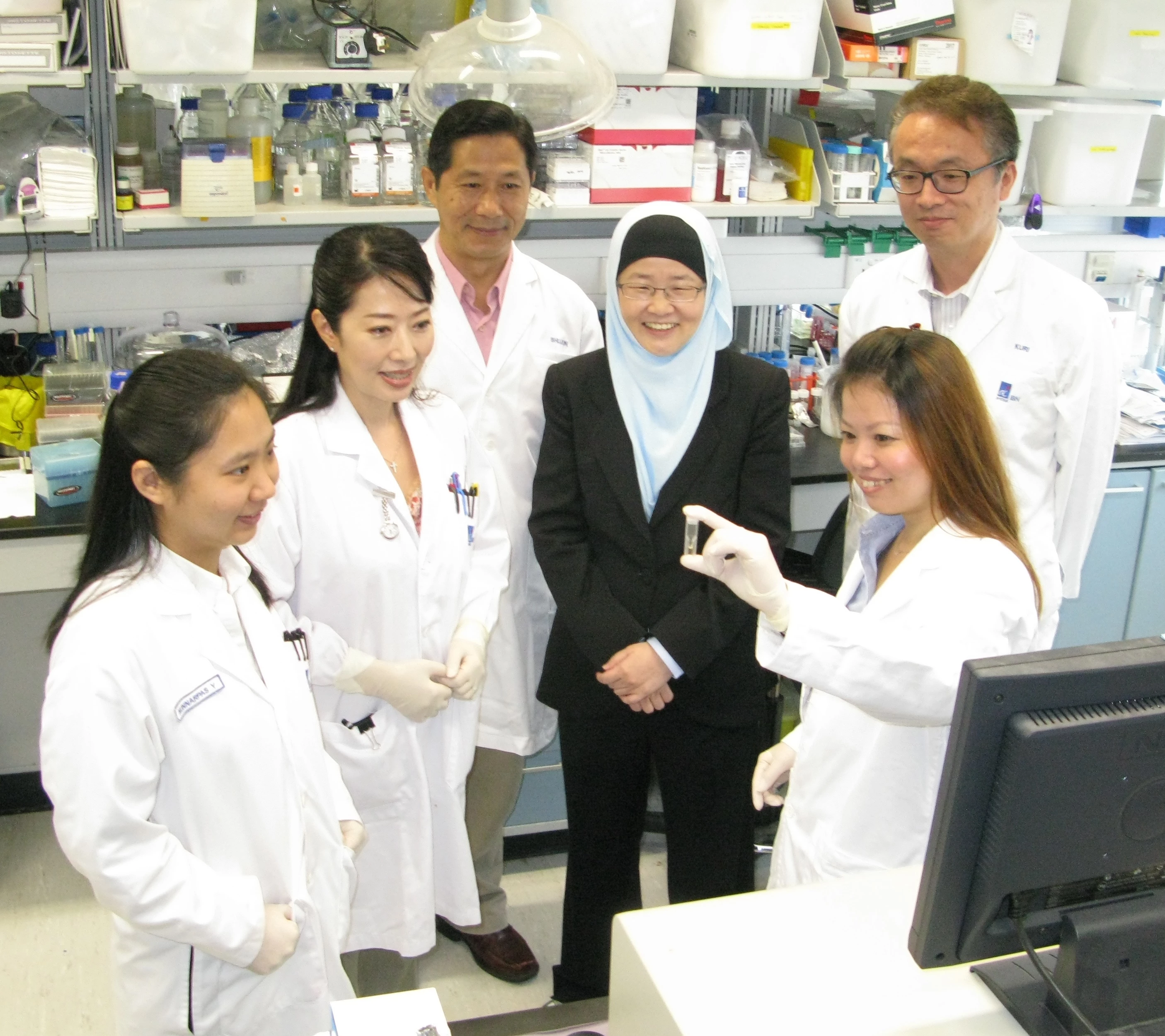 The IBN research team (from right to left): Dr Susi Tan, Dr Motoichi Kurisawa, Prof Jackie Y. Ying, Dr Shujun Gao, Dr Joo Eun Chung and Ms Nunnarpas Yongvongsoontorn