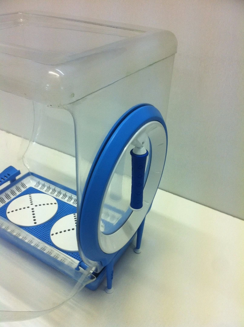The handle of the Circo manual dishwasher can move up and down as required