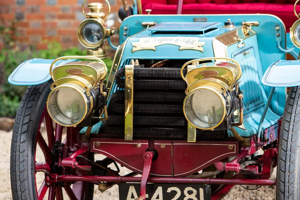 The Panhard 1901 7hp has a front-mounted engine