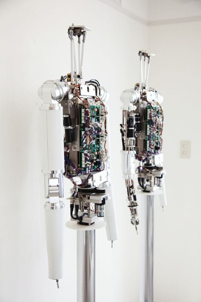 Robotic mannequins strike a pose in South Korea