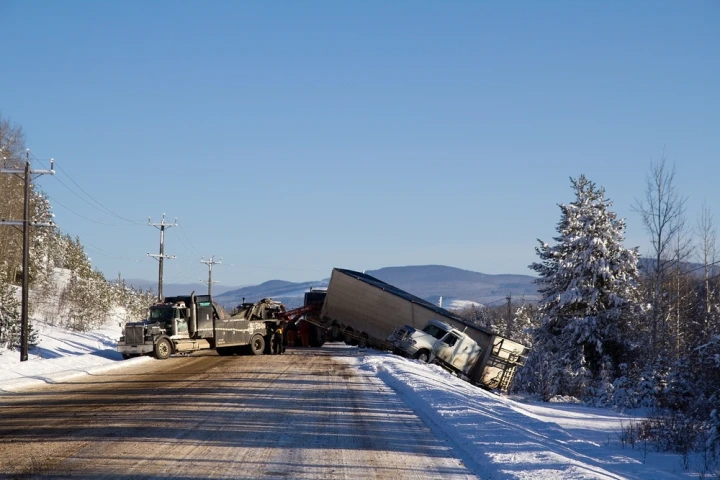 A new device could help keep transport trucks from jack-knifing (Photo: Shutterstock)