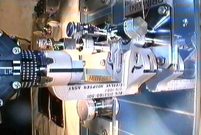 The Multifunction Tool with its T-Valve Adapter closes in to retrieve the T-Valve on the RRM module (Image: NASA)