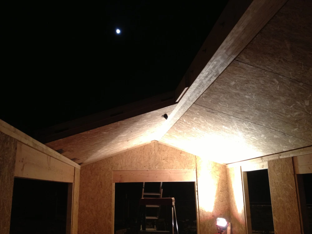 Construction process – half-built roof (Photo: Paul Burk Photography)