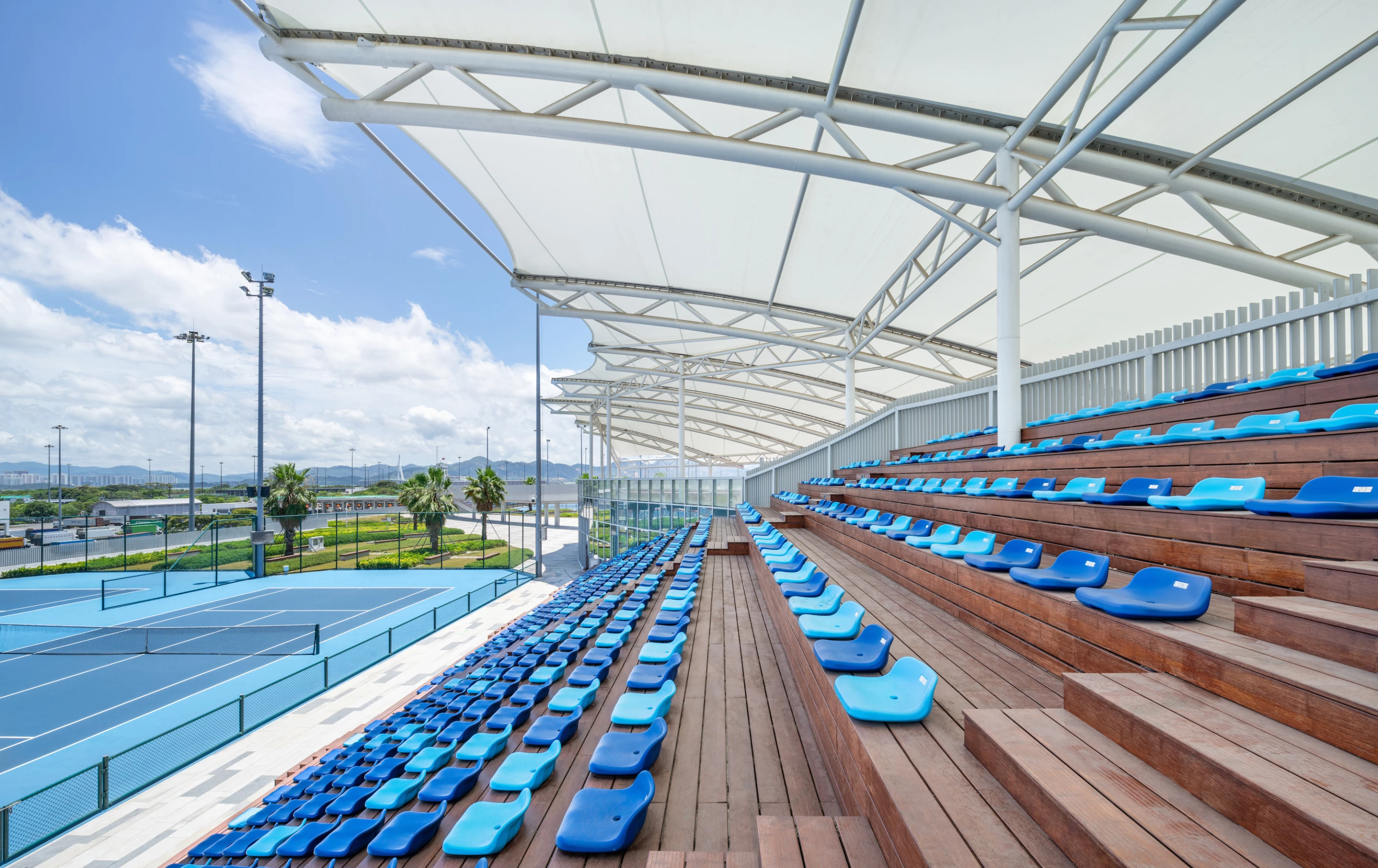 The Shenzhen Skypark includes professional sports areas and spectator areas
