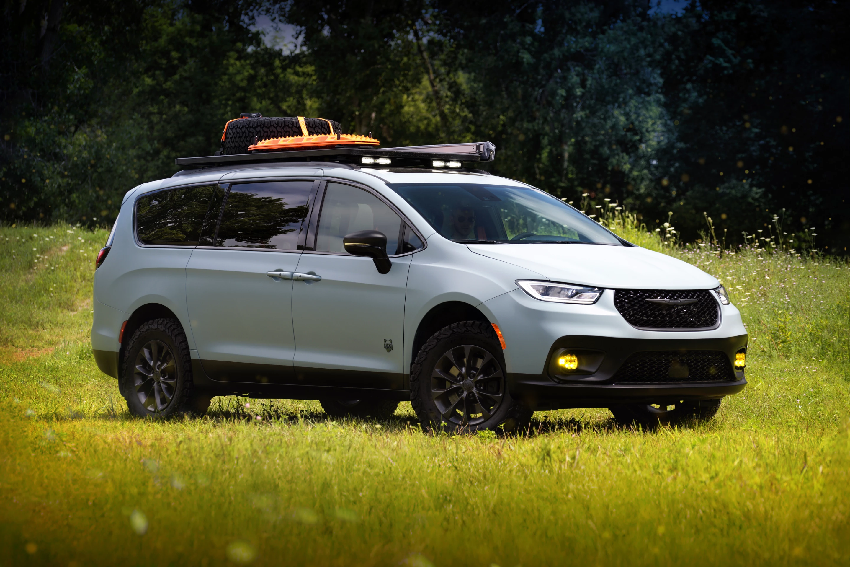 Chrysler gives "America's best-selling minivan" a meaner look