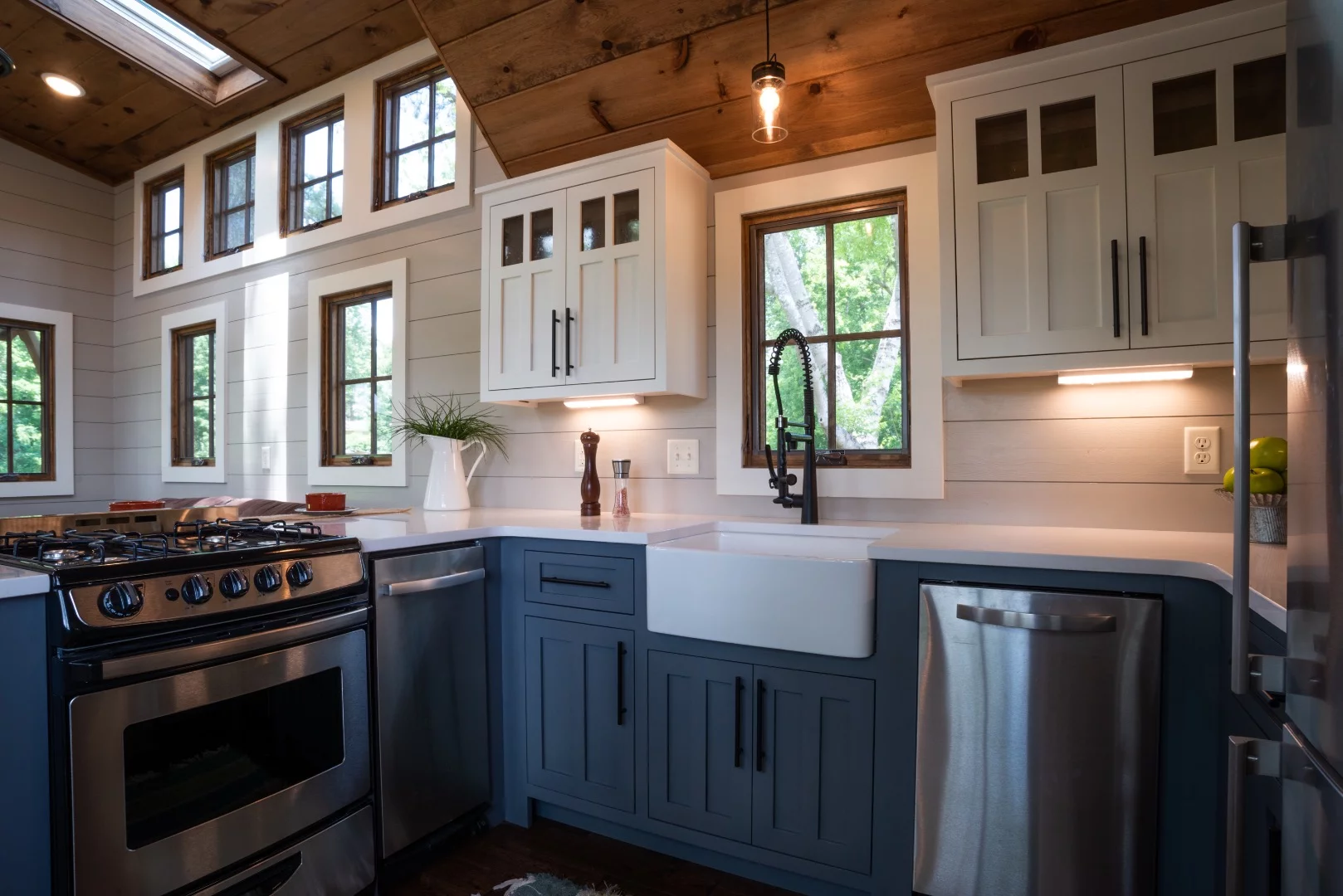 The Denali XL features a four-burner stove and oven