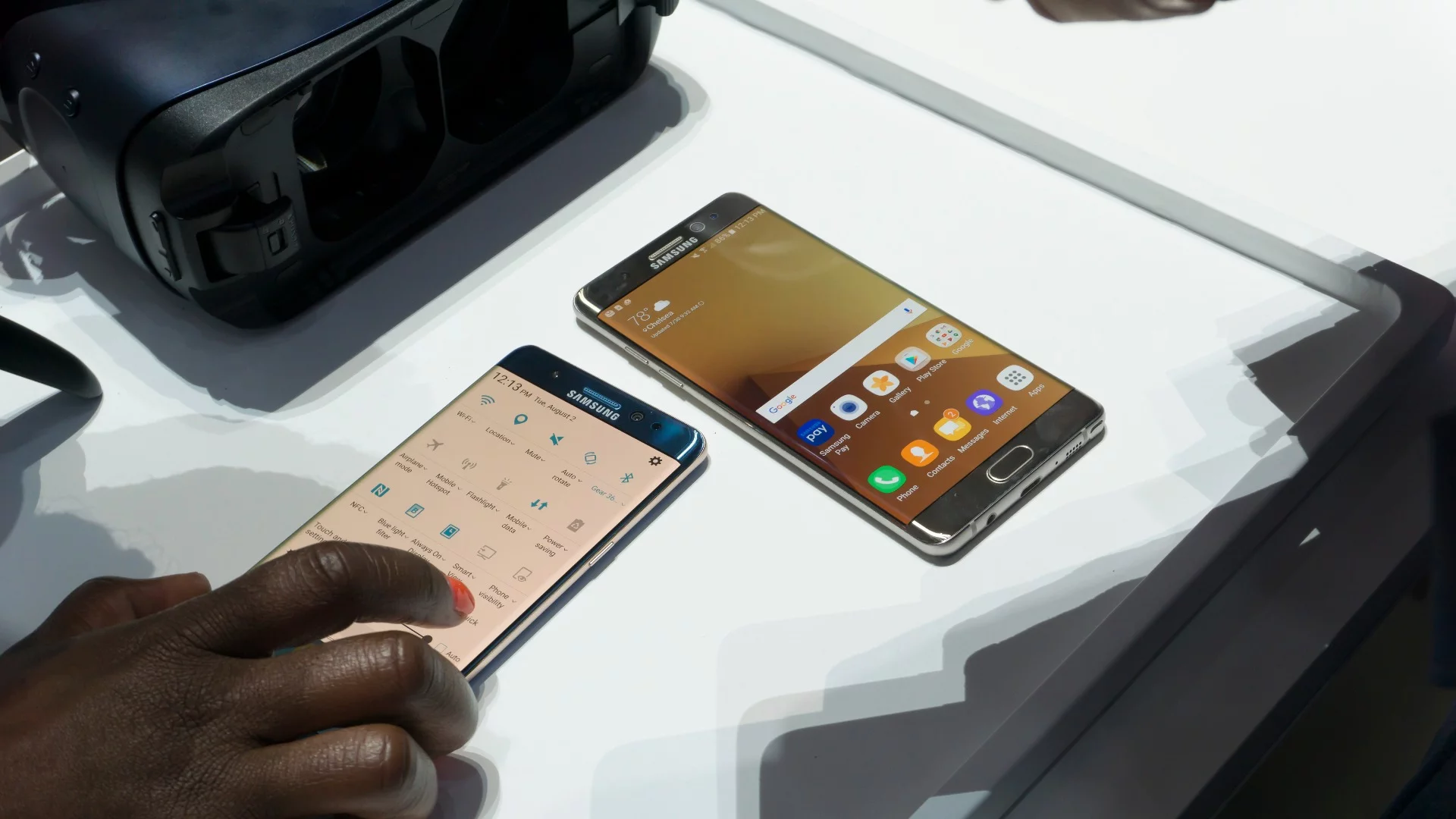 Pull-down settings menu on the Note 7