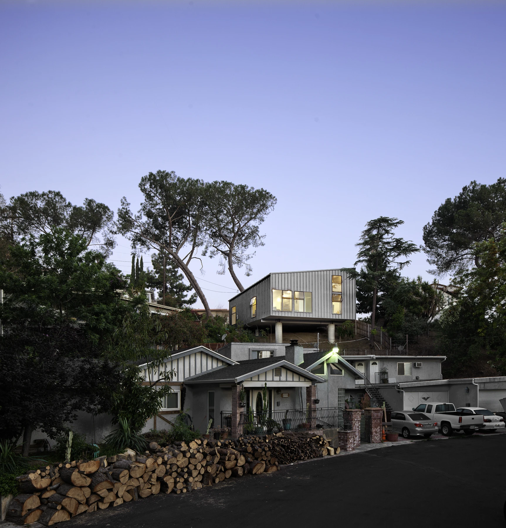 The 1,200 square-feet (111 square-meters) building area of the house follows the shape of the site itself – an asymmetric parallelogram (Photo: Steve King)