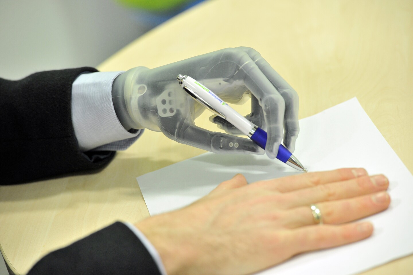 The app provides the i-limb ultra revolution with 26 programmed grips