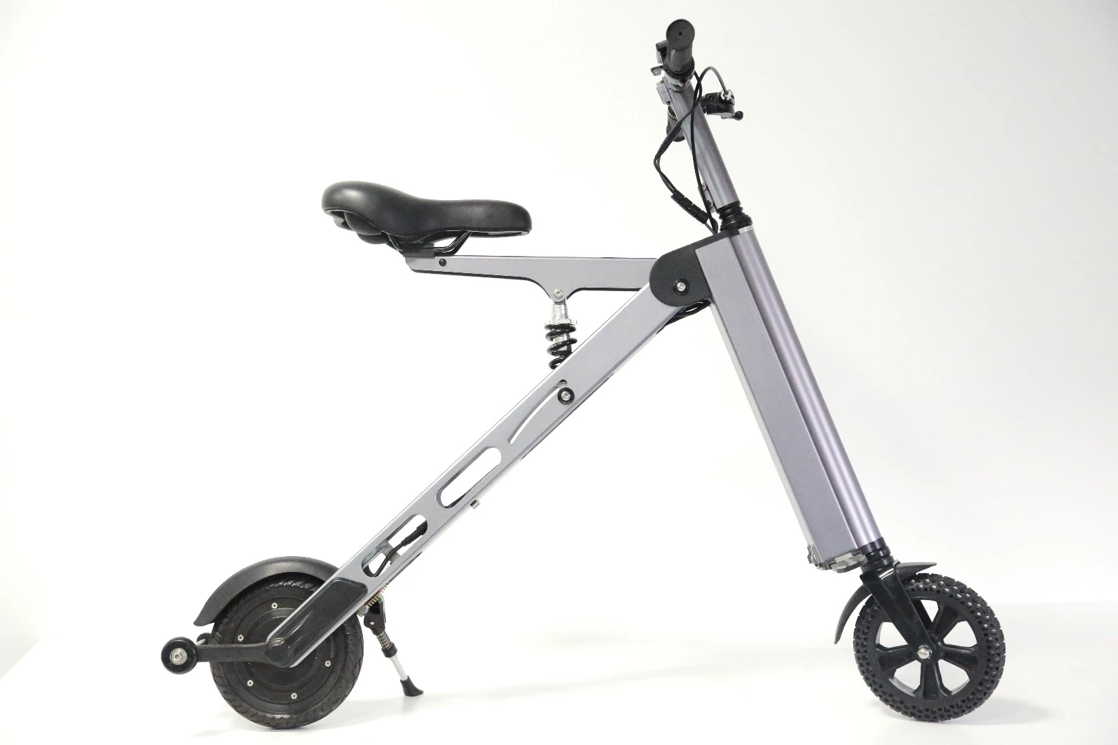When ready for travel, the eScooter is 86 cm high and 105 cm long