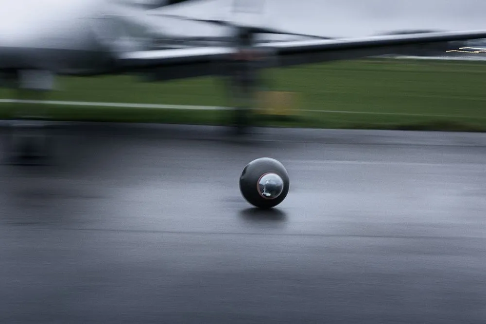 Groundbot has top speed of 10 km/h (6 mph)