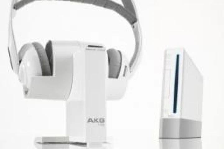 AKG K930 wireless headphones, transmitter and docking station/charger