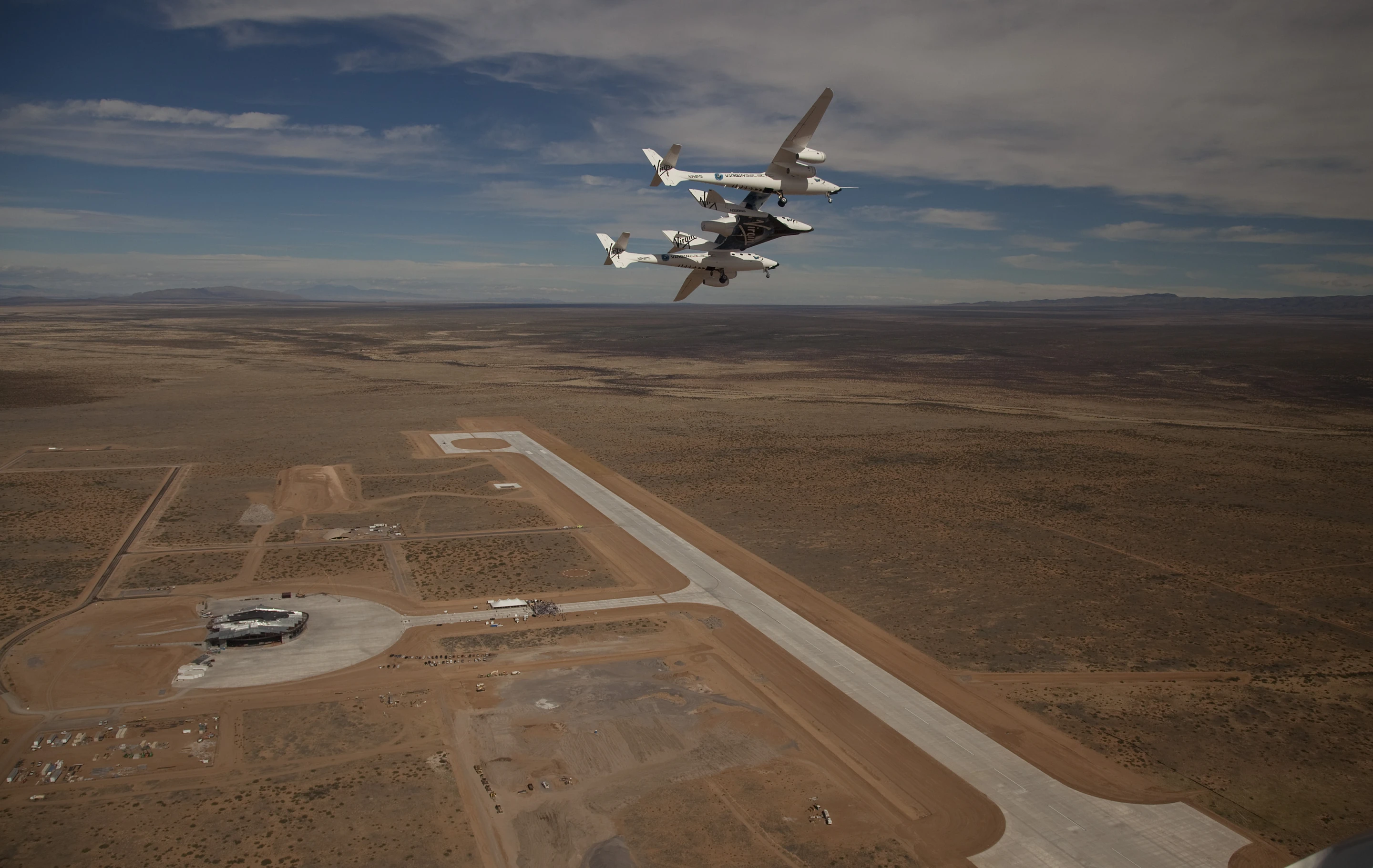 VSS Enterprise flies over the runway (Photo: Mark Greenberg)