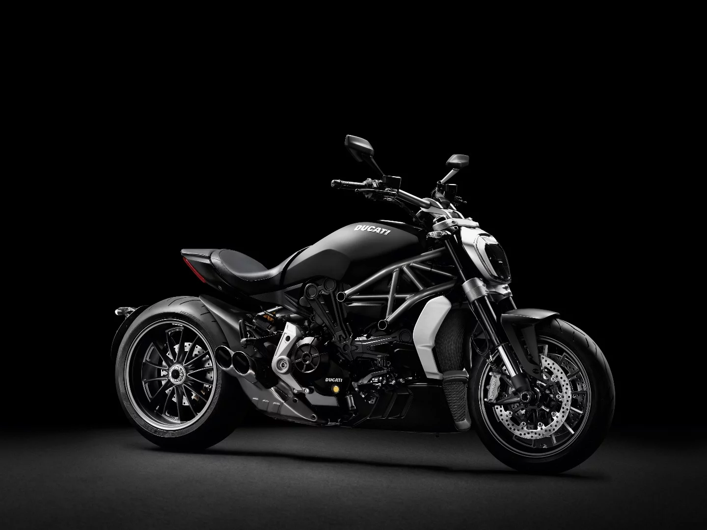 Ducati XDiavel: standard model with matt black paint