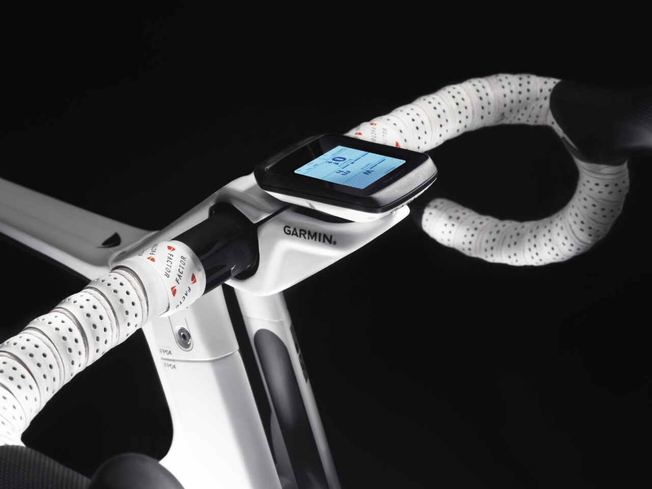 A Garmin Edge computer is mounted at the center of the Vis Vires' handlebars