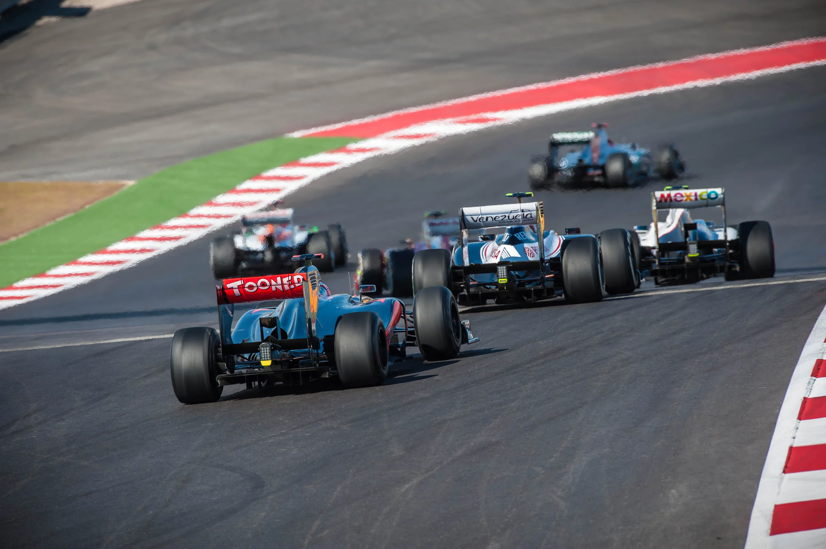 F1 cars are covered with wings and aerodynamic appendages (Photo: Circuit of the Americas)