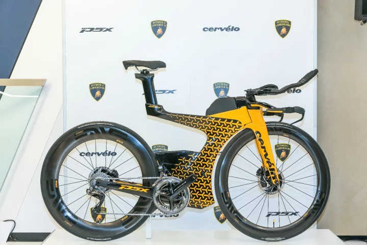 The Cervélo P5X Lamborghini Edition was designed by Lambo's Centro Stile studio and is offered in familiar yellow with Y-shaped detailing