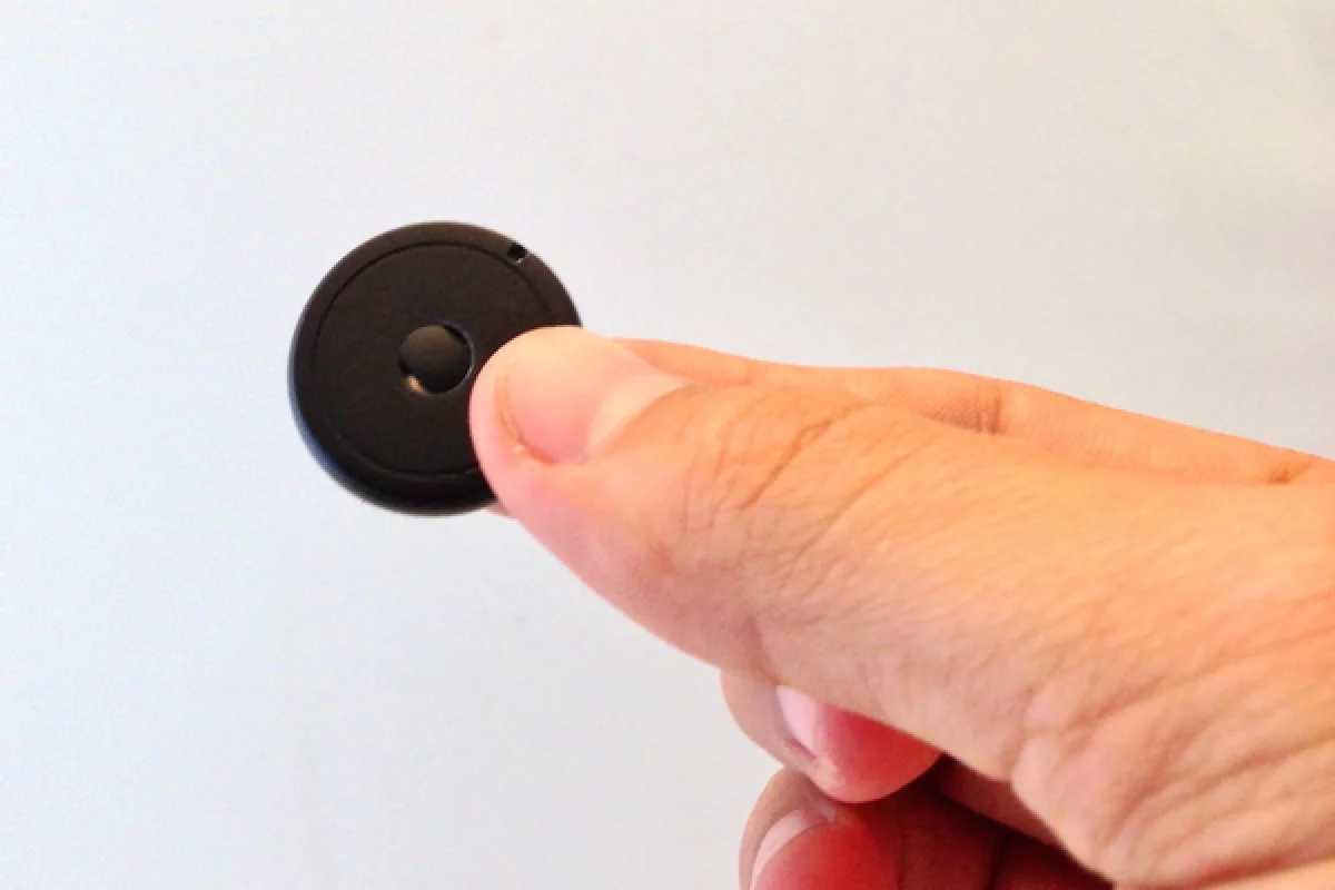 Button TrackR is a coin sized device to track objects via a smartphone app