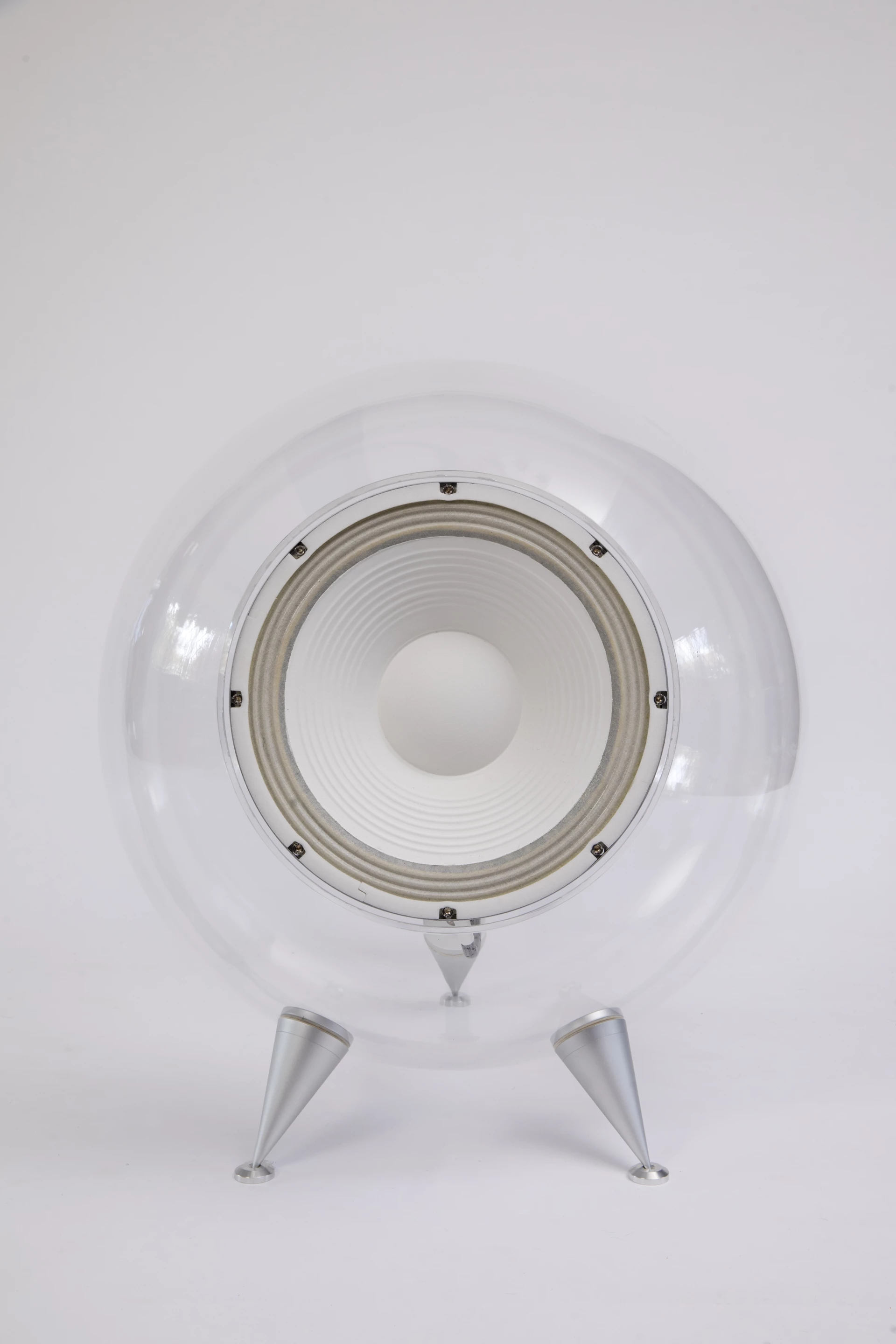 The Jetstream Loudspeaker System features a pair of spherical bass speakers to deal with frequencies below 140 Hz