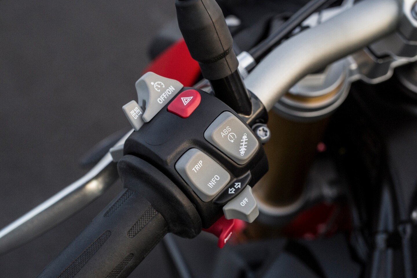 2017 BMW S1000R: make sure you get one with that cruise control switch