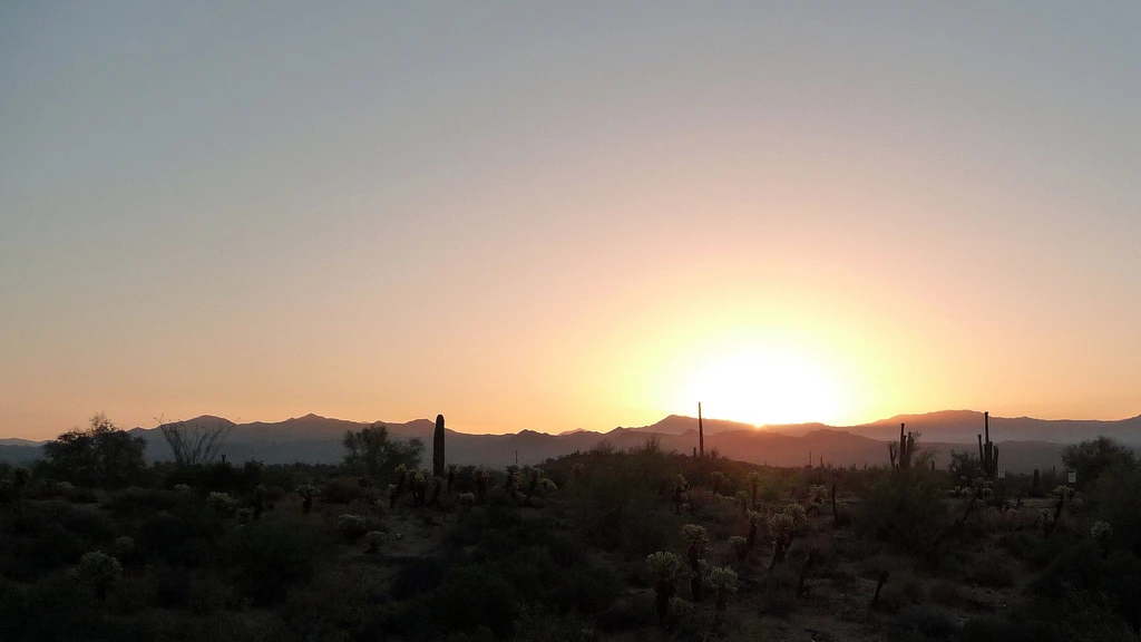The sun rises over the Arizona desert, which will play host to the 125 MW AVSE II photovoltaic solar power station (Photo: Jeff Turner)