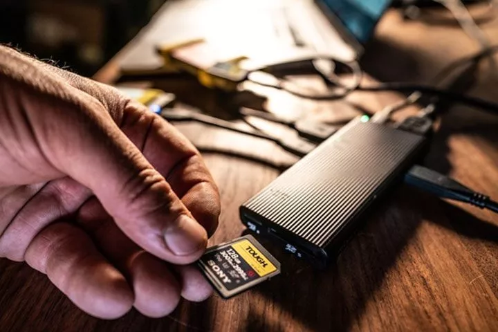 The MRW-S3 USB hub tips the scales at 95 g (3.35 oz)