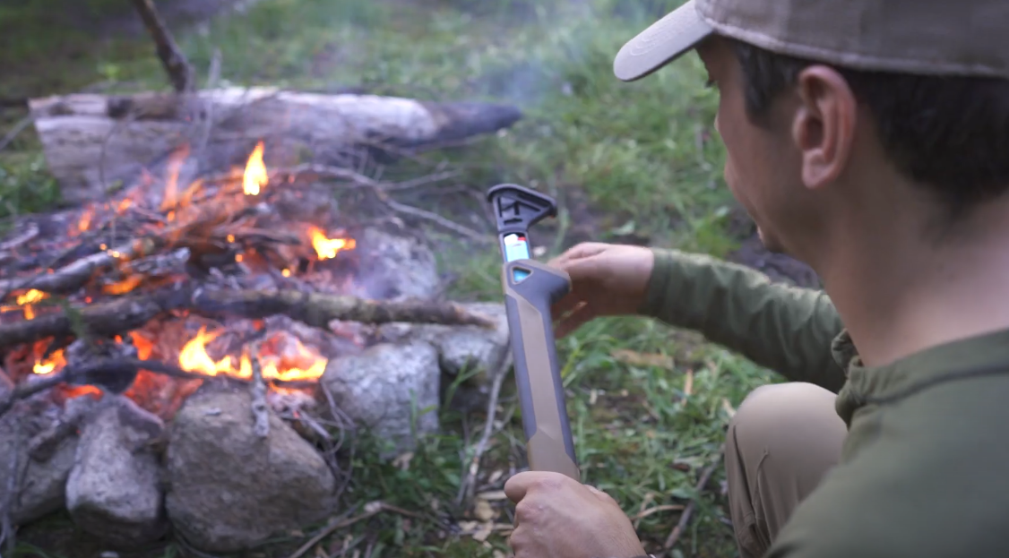 The storage module keeps paracord and fire-starting gear dry and ready to go, sliding out of the Bushcraft handle when needed