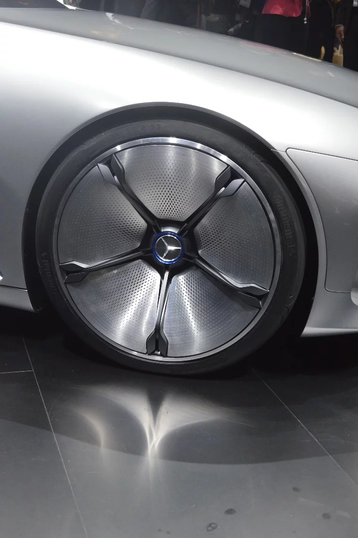 On the move, the wheels flatten out for better aerodynamics