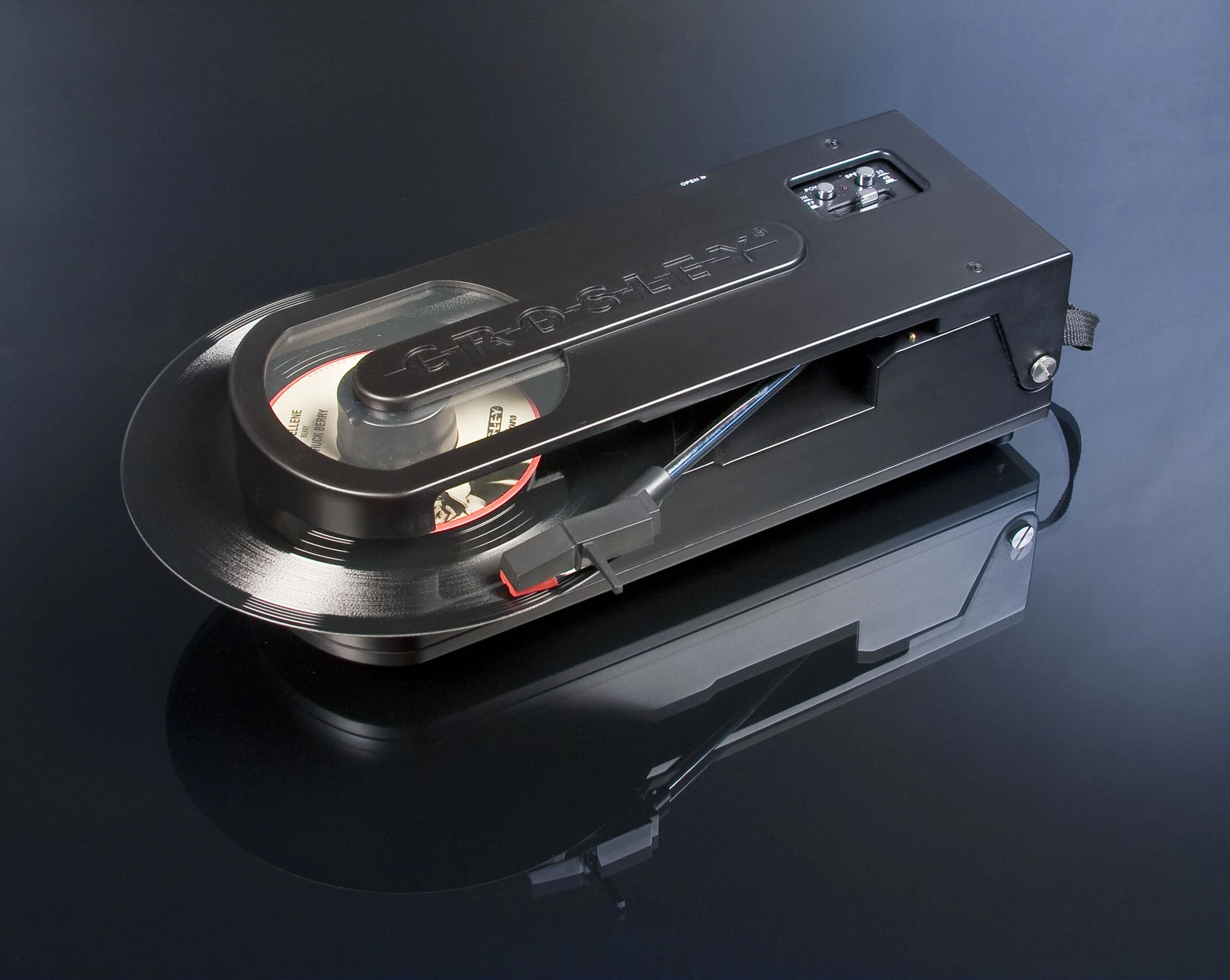 The Revolution features a belt-driven drive, manual tonearm and diamond stylus