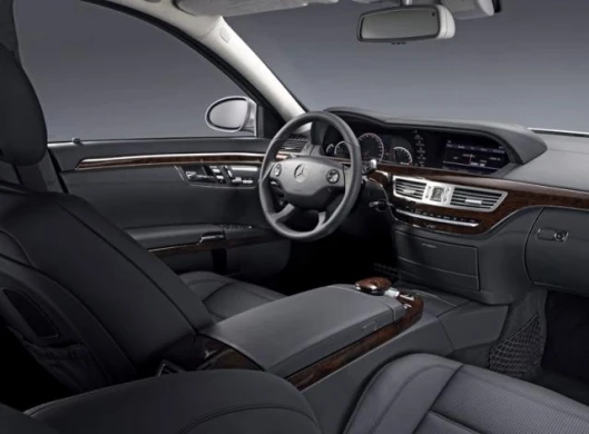 Mercedes-Benz E 320 BLUETEC interior