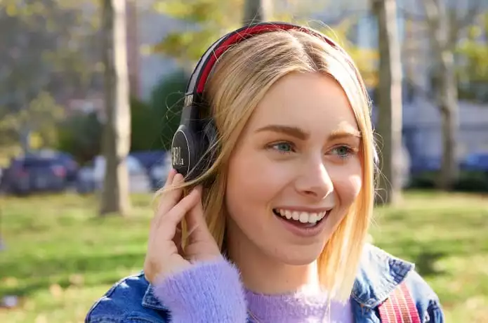 Early pledges of US$144 are available for JBL's solar-powered headphones