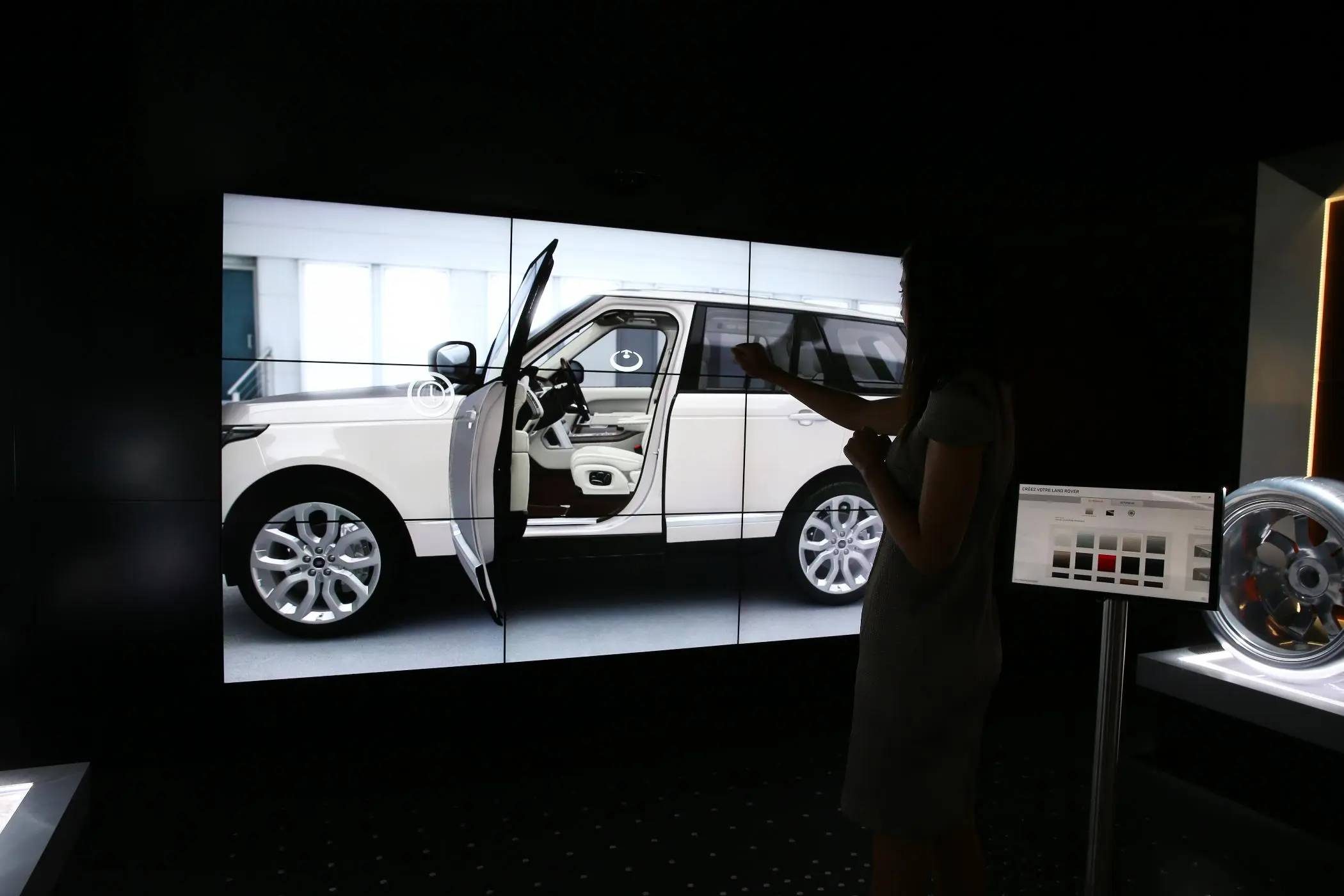 Jaguar and Land Rover plan to expand Virtual Experience to their entire portfolio