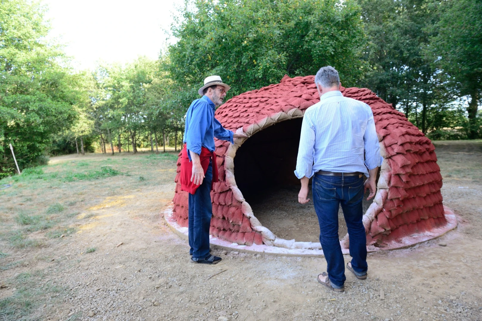 A dome shelter finished in biomaterials, applied by a drone