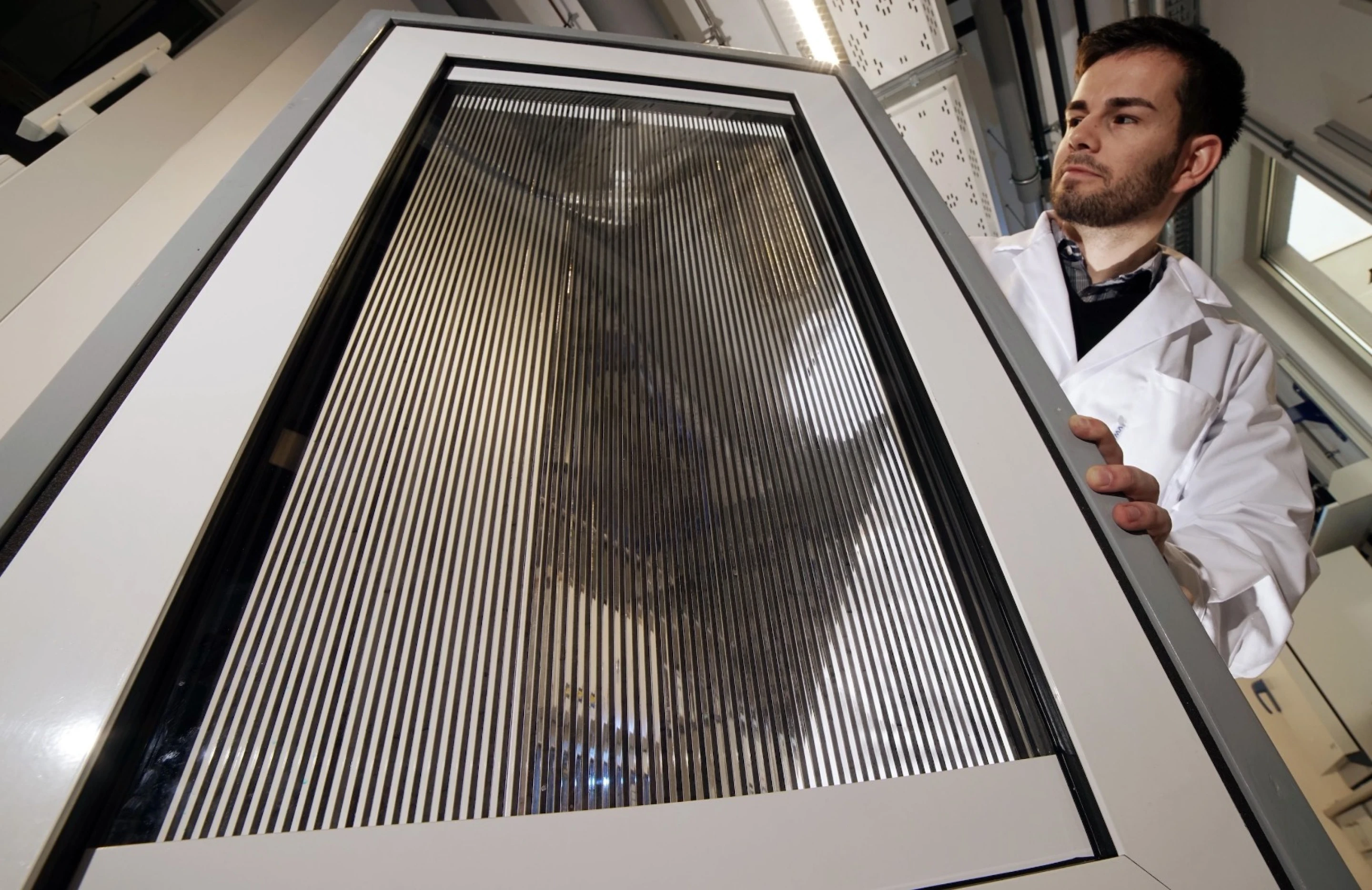 Smart windows channel magnetic fluids to shade and heat rooms