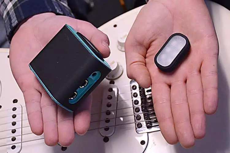 Effects pedals are cabled up to the send and return jacks of the dock on the left, while the wireless Airpatch controller is suction-cupped to the instrument