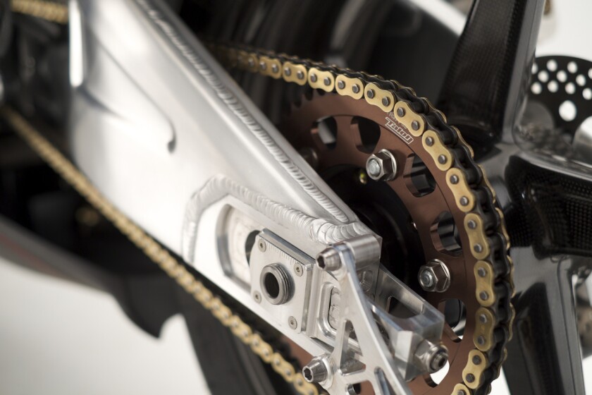 Spirit GP R: handcrafted aluminum swingarm features adjustable wheelbase, pivot height and suspension linkages as well as accommodating a GP-spec 428 X-ring chain