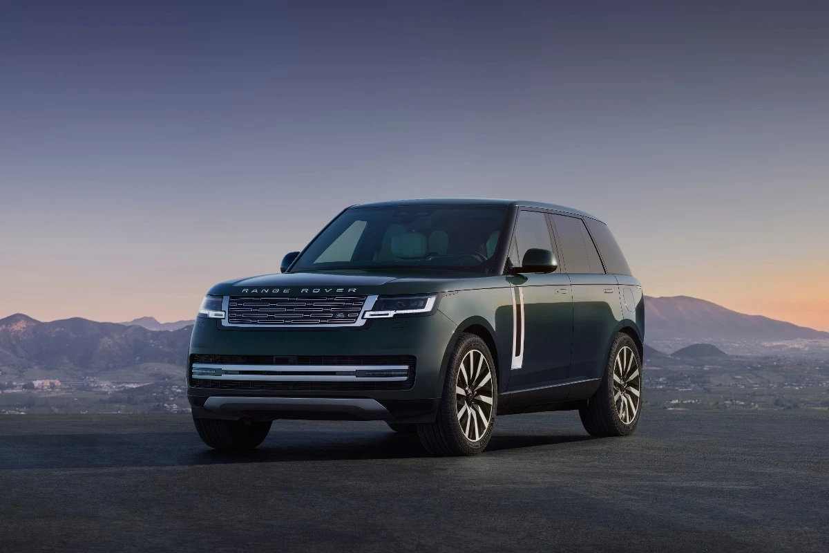 Good luck telling this Range Rover Electric apart from the V8-powered model at a glance