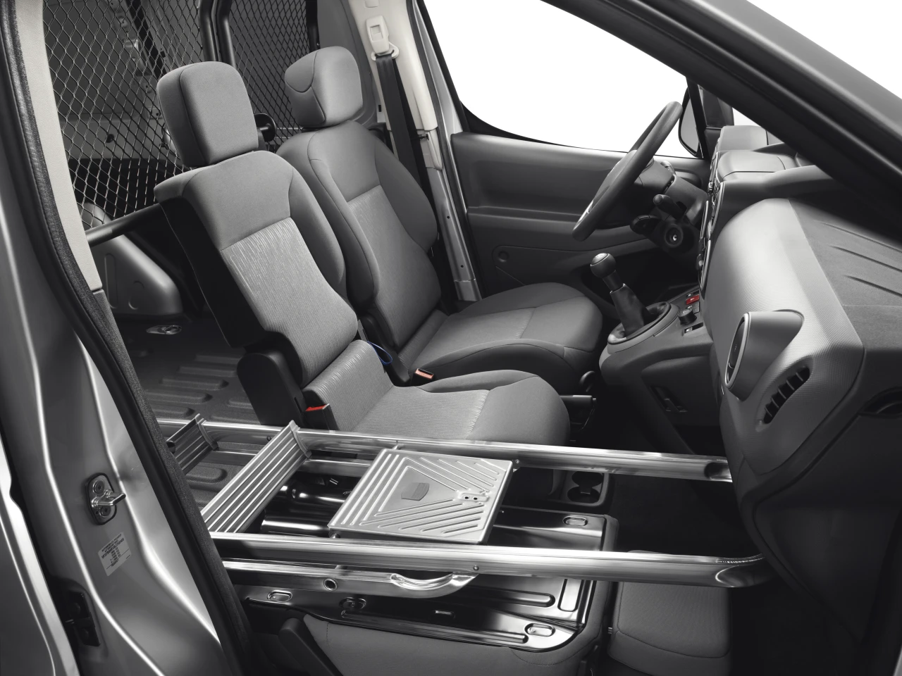 The Partner's hallmark Multi-flex bench seat can seat three people up front and allows the load volume to be significantly increased when folded