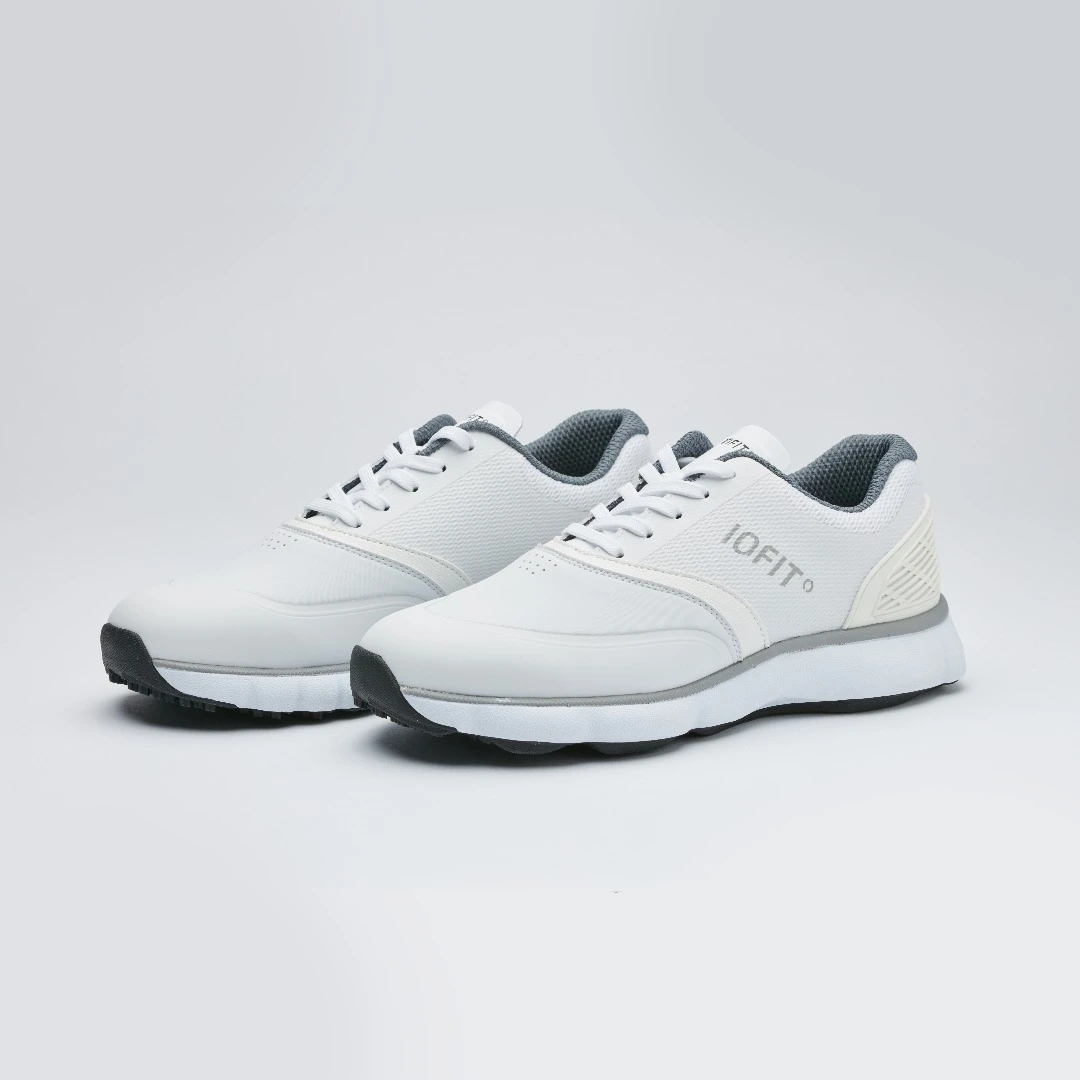 The all-white might look a bit plain, but that's no bad thing in the golf world